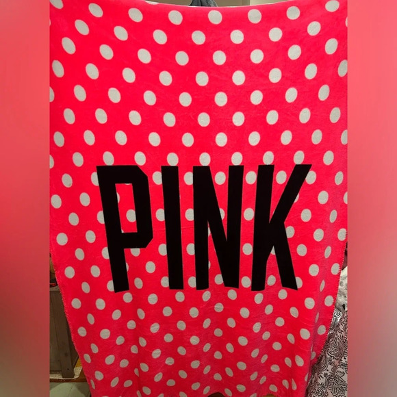 Victoria’s Secret PINK Polka Dot Stadium Blanket in Pink Rare - Picture 2 of 3